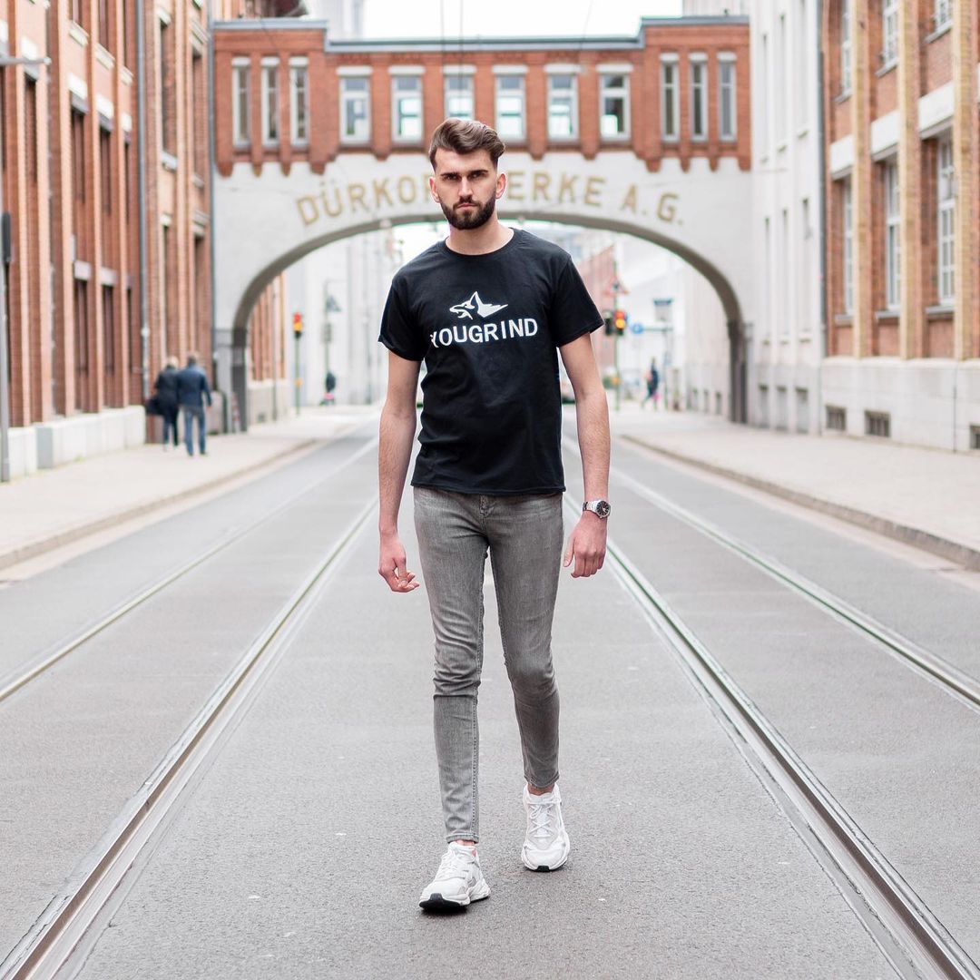 PREMIUM PERFORMANCE T-SHIRT