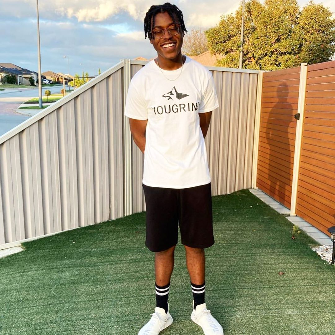 PREMIUM PERFORMANCE T-SHIRT