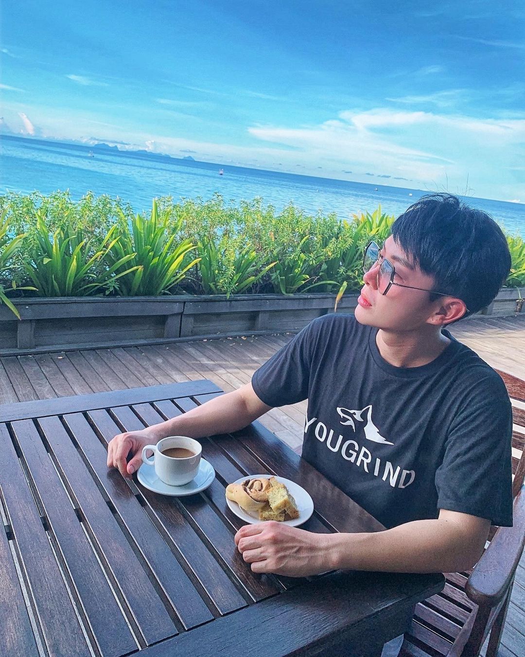 PREMIUM PERFORMANCE T-SHIRT