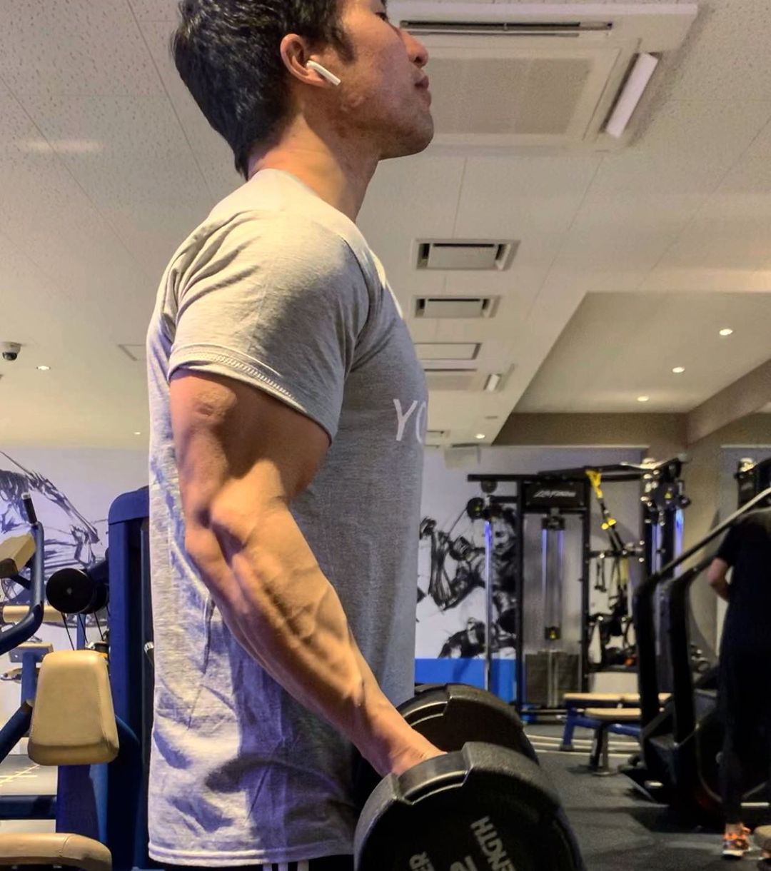 PREMIUM PERFORMANCE T-SHIRT
